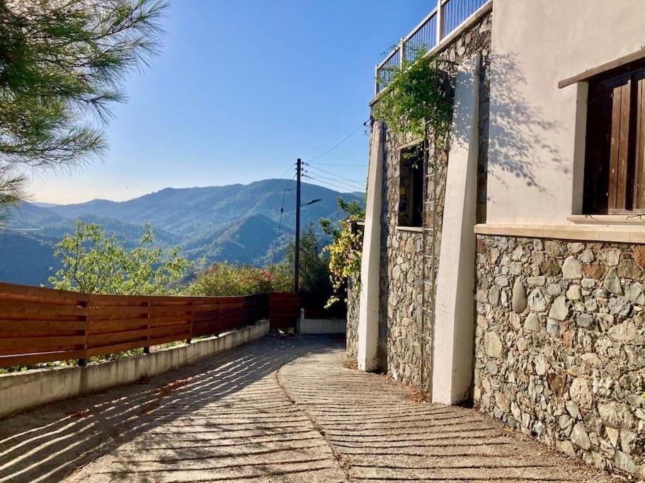 Traditional House With Mountain View - Dierona Village Exterior foto