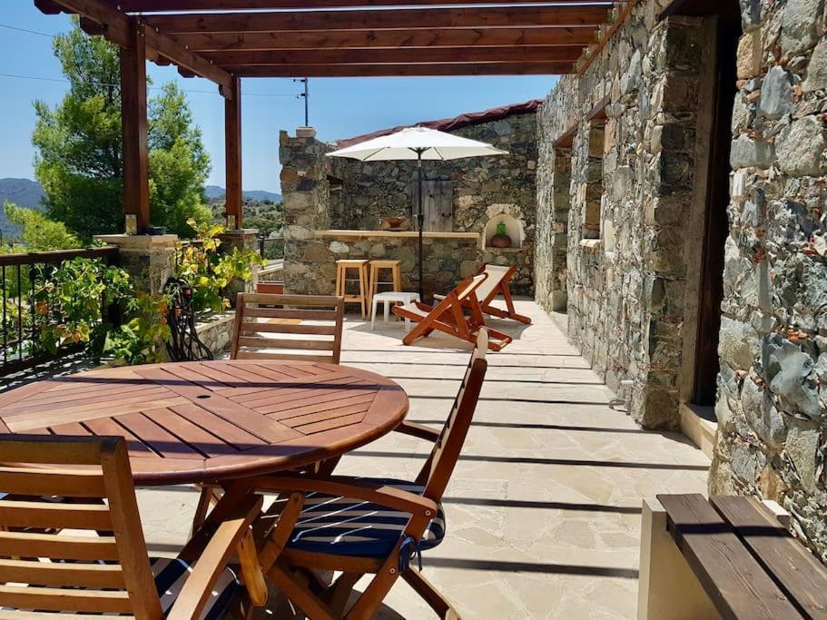 Traditional House With Mountain View - Dierona Village Exterior foto